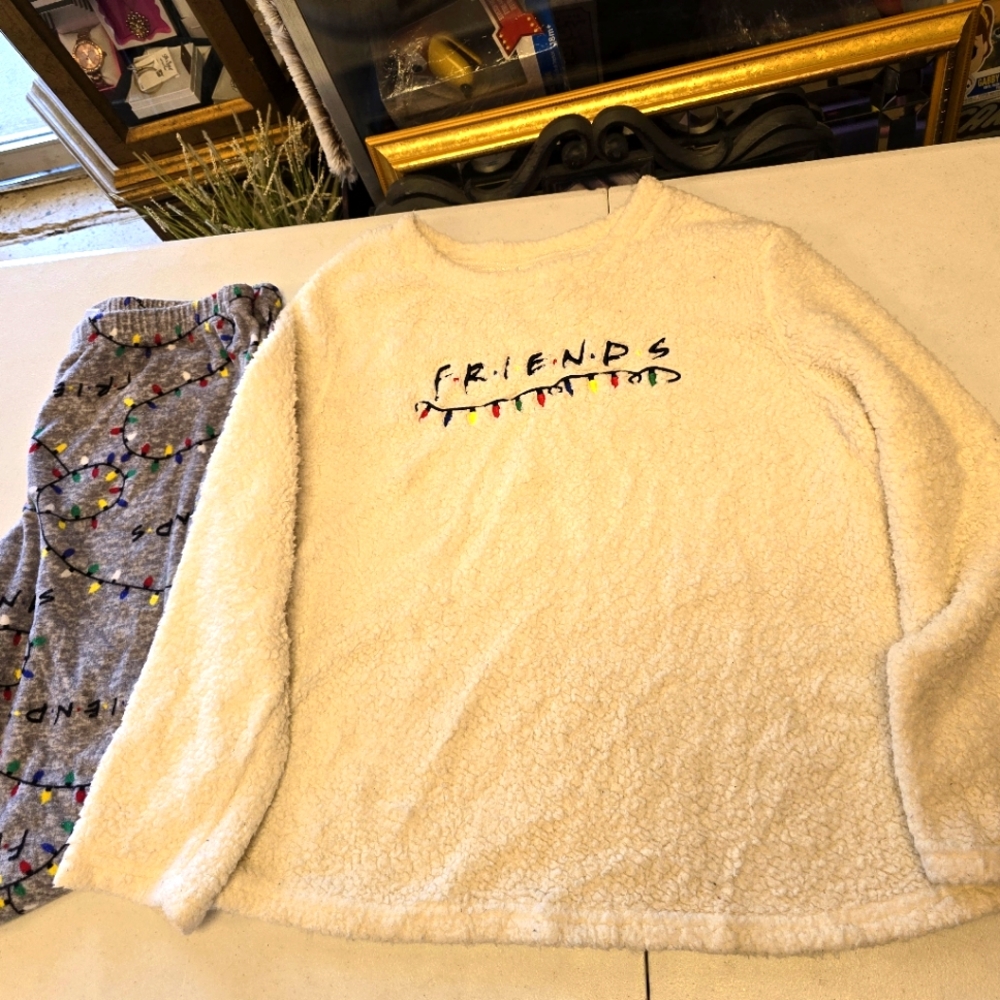 Friends pajama set